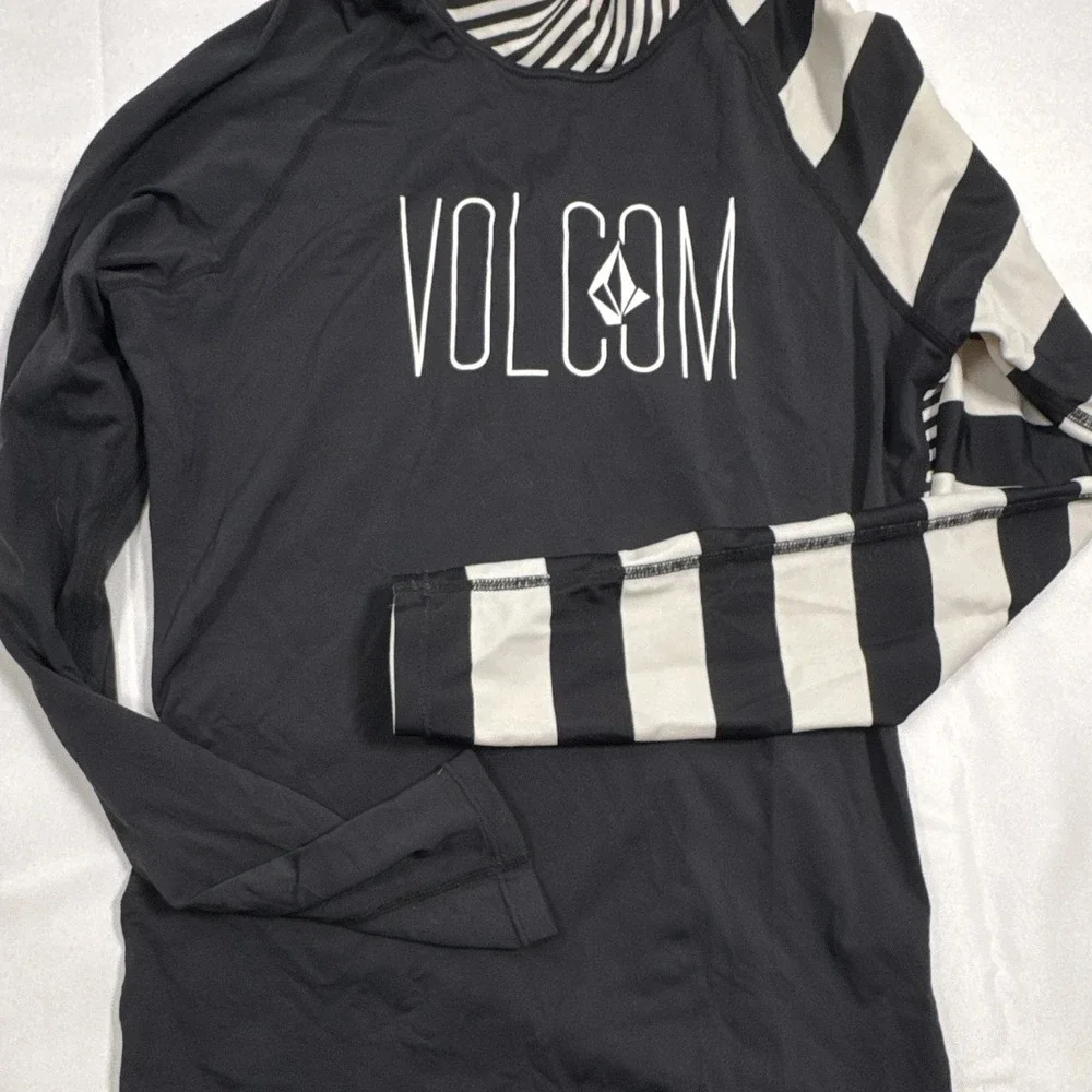 Volcom Mass Mode Long Sleeve Rash Guard Top Black/White Striped Size M